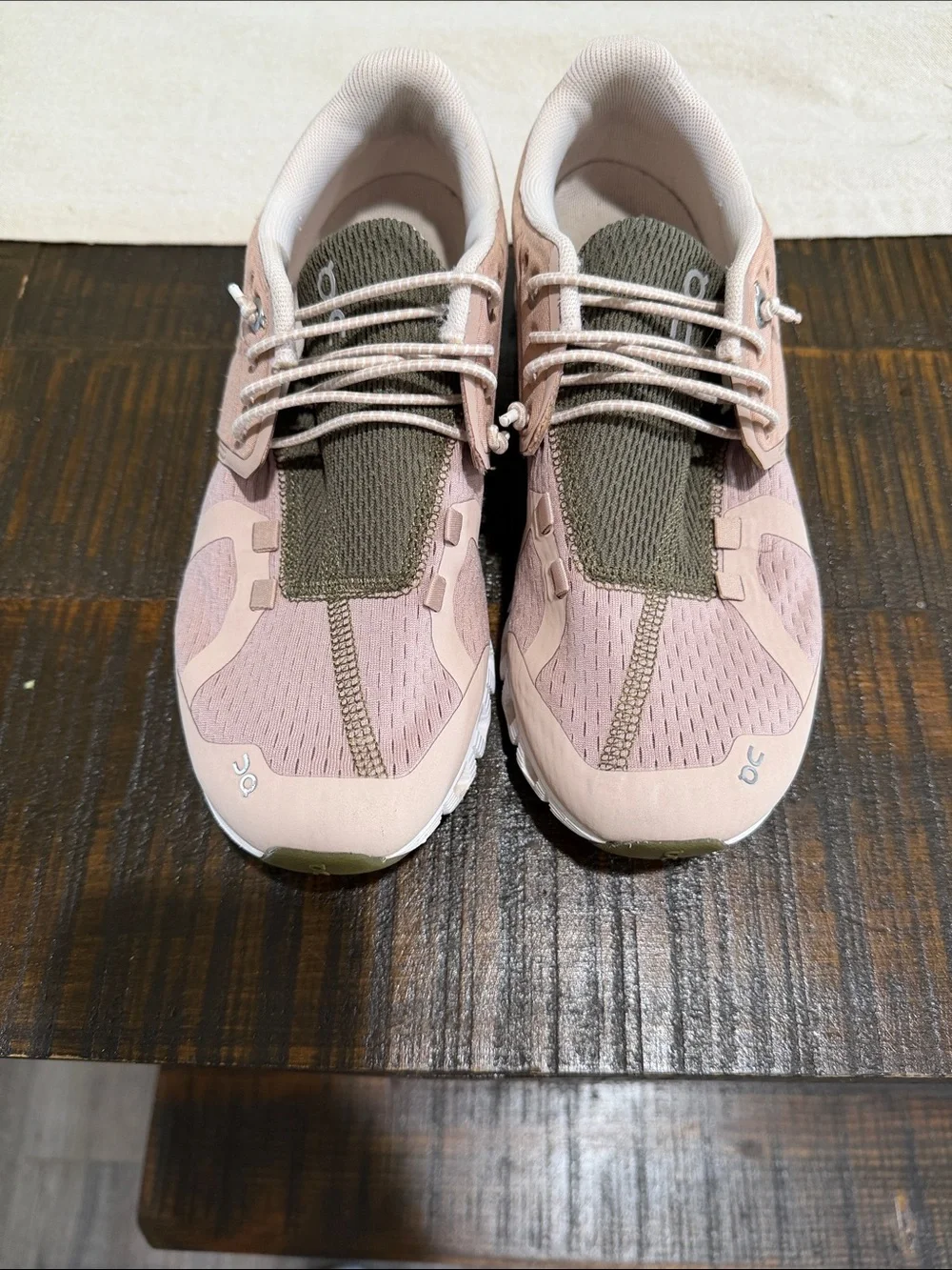 On cloud tennis shoes
